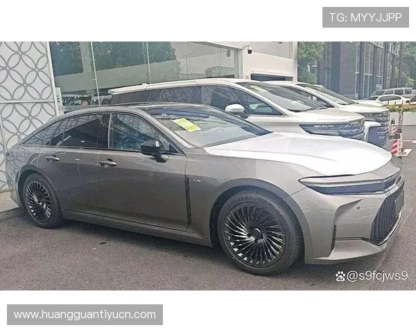 皇冠轿车安全配置全面升级，为您的出行保驾护航