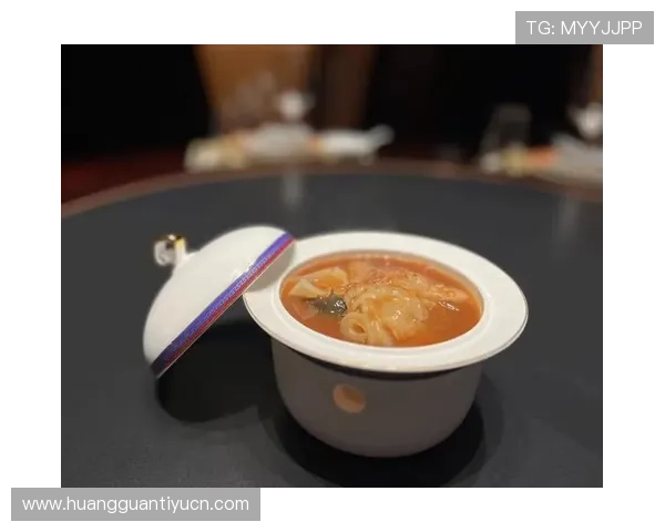 澳门英皇购物与餐饮指南：高端品牌店铺与特色美食一网打尽，尽享奢华体验